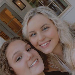 Meet your Posher, Anna claire